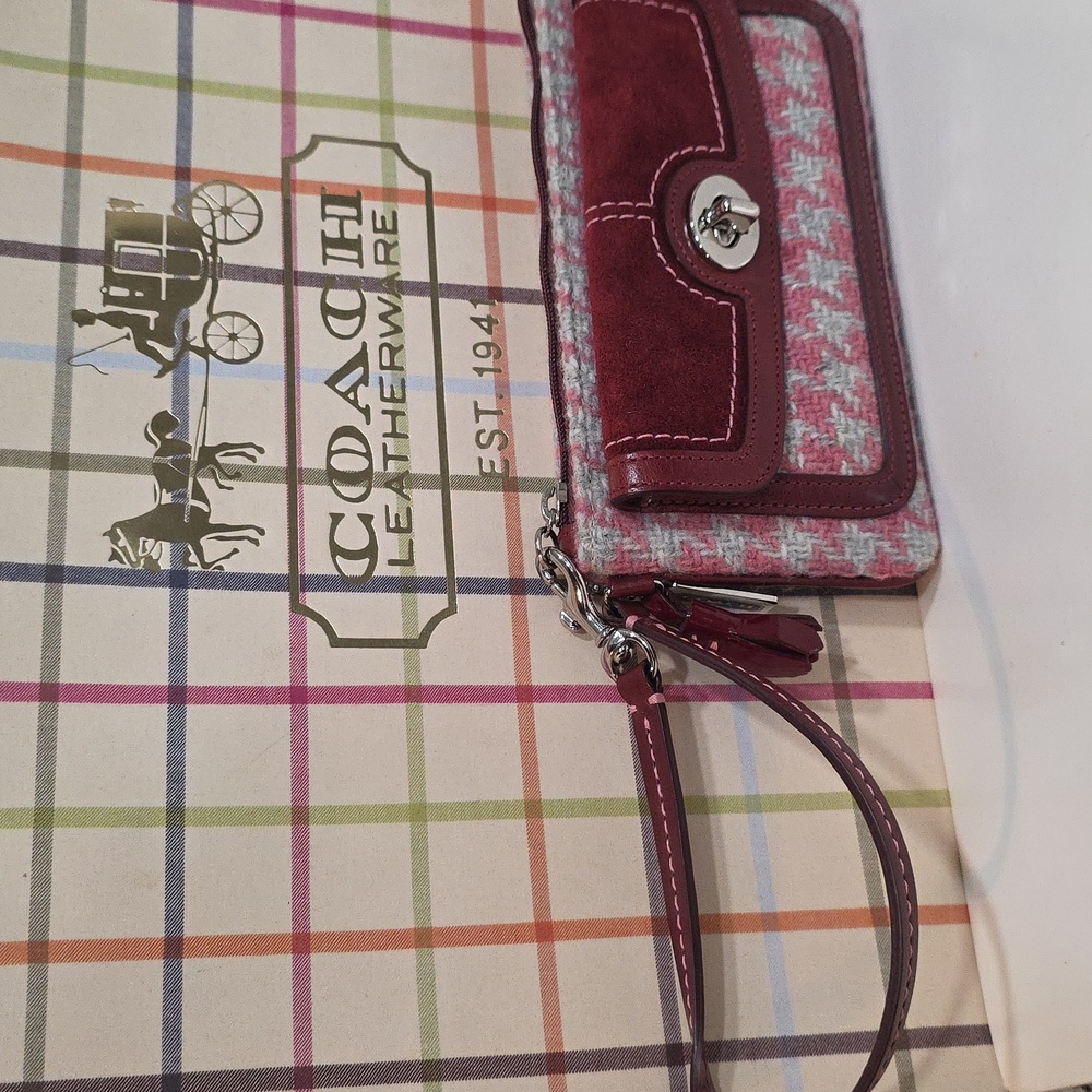 NEW, Vintage Coach Hamptons Houndstooth Skinny Turnlock Wristlet - Picture 16 of 16